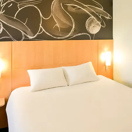 Ibis Centre Historique Hotel 3*